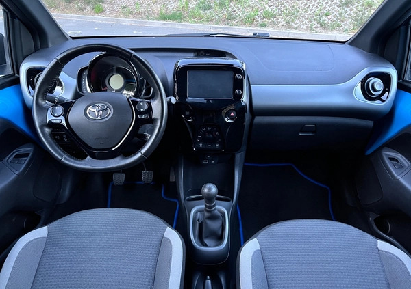 Toyota Aygo cena 36900 przebieg: 52000, rok produkcji 2015 z Warszawa małe 562
